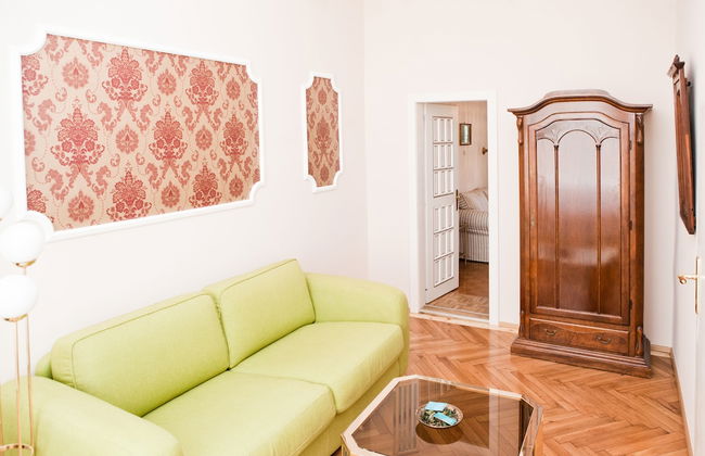 Marthas Veranda Apartment - Photo 7