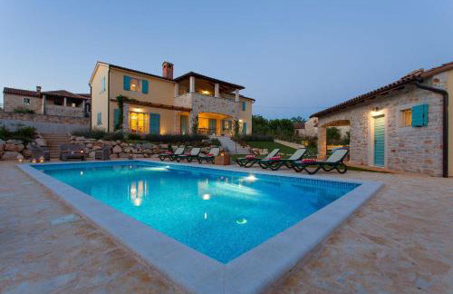 Mediterrane Steinvilla mit beheiztem Privatpool, aromatischen Mittelmeerpflanzen - Foto 38