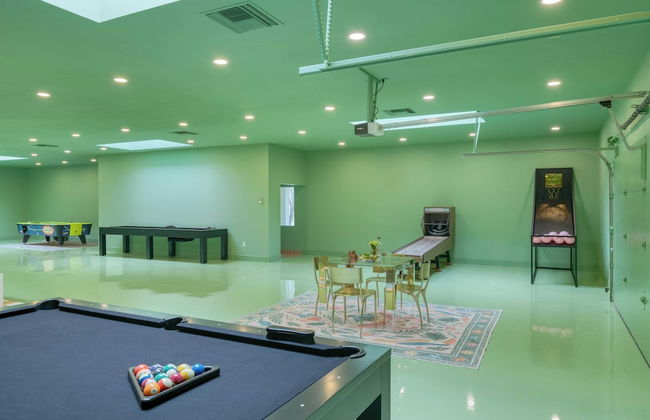 The Pond Estate by Avantstay Maximalist Designer Compound w/ 2 Casitas, Indoor + Outdoor Pools, Tennis Court, & Gorgeous Mountain Views 12k Sqft - Foto 26