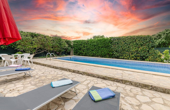 Peaceful Villa in Serene Retreat - Photo 26