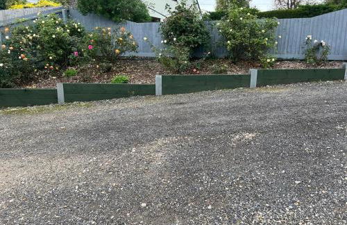 Hunters Cottage - Luxury, high end, hot hub, AC, slipper bath, couples retreat - Photo 60