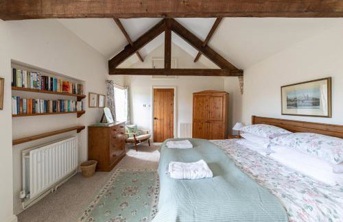 Swallows’ Barn - Photo 26