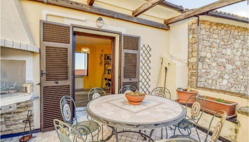 2 Bedroom Awesome Home In Vado Ligure - Foto 2