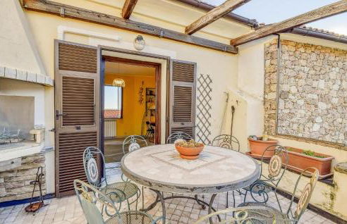 2 Bedroom Awesome Home In Vado Ligure - Foto 2