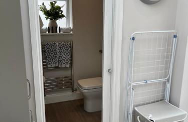 The Lily Pad - Boutique Townhouse, a short walk to Town Center and Racecourse - Photo 19