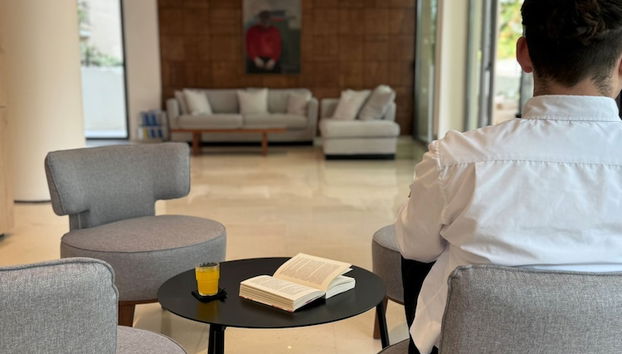 Coin salon dans le hall