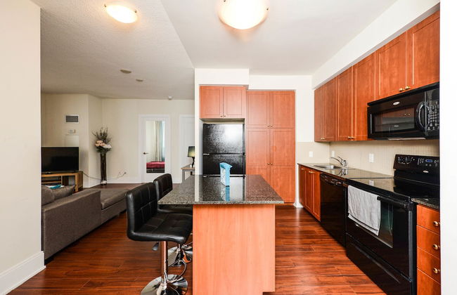 Sarkar Suites - 330 Burnhamthorpe Road - Photo 17