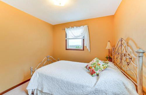 Watch the Sunrise at this Quaint Lake-View Cottage - Foto 17