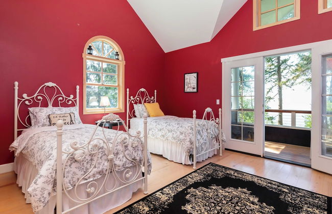 Westside Waterfront View Home - Avantstay Hot tub - Foto 29