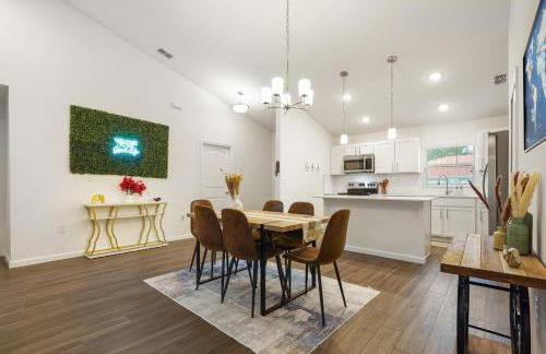 Coastal Vibes & Family Fun-Spacious 3BR, Kidz Zone, Desirable Neighborhood - Photo 1