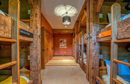 Mountain Estate Main House - Photo 27