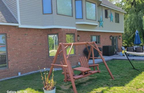 NEW! The Lighthouse - Cute, Large, and Lakefront! - Foto 23