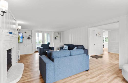 Seaside Serenity Steps to Beach Deck & Porch - Foto 13