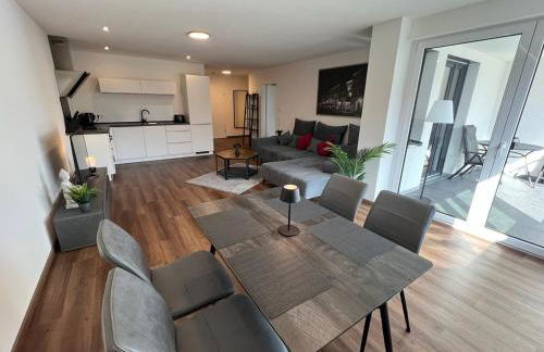 Jellys Apartment - 70qm - Balkon - Küche - Parken - 2x smart TV - King Size Bett - nur 5min zum Europa Park - Foto 2