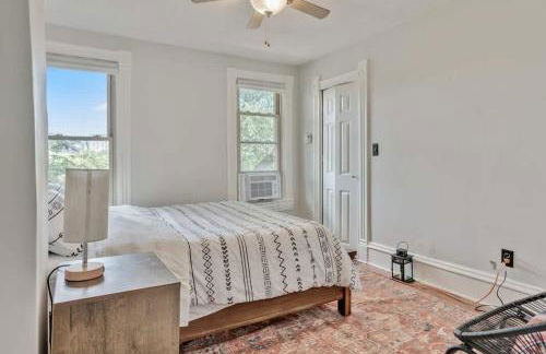 City Oasis Awaits Cozy DT Home With Hot Tub Vikings - Foto 24