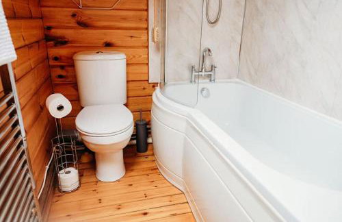 Finlodge- Pet-Friendly Scandinavian Cabin - Photo 21