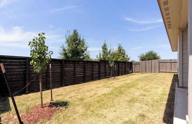 Charming 4BR Spacious Backyard in Hutto - Foto 35