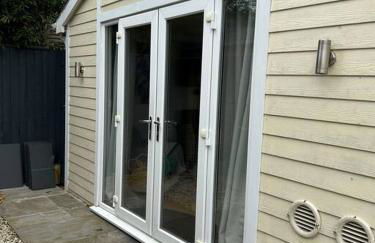 Cosy Studio Cabin with Optional Hot Tub Lilliput near Sandbanks beach - Photo 18