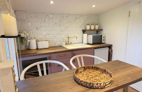 Wild Meadow Cottage - Countryside Views and King Bed - Foto 5