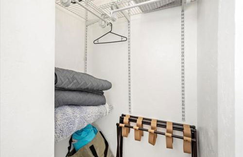 NEW Beautiful BOHO Home by Beach, Downtown + Shops - Foto 12