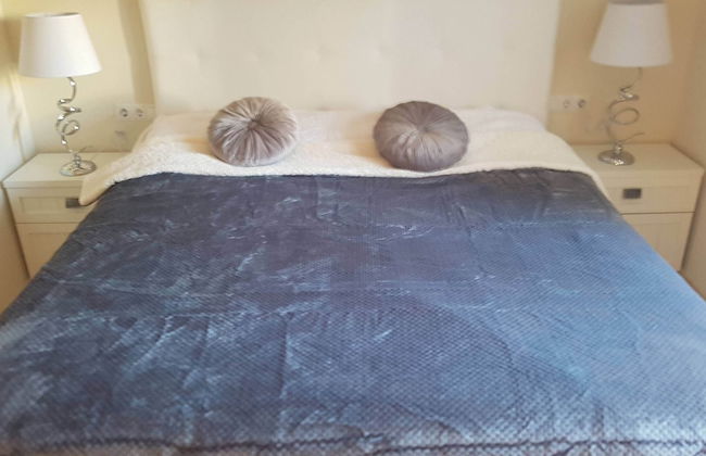 Apartmentsleeps4-pool-bbq-garden-ac - Foto 4