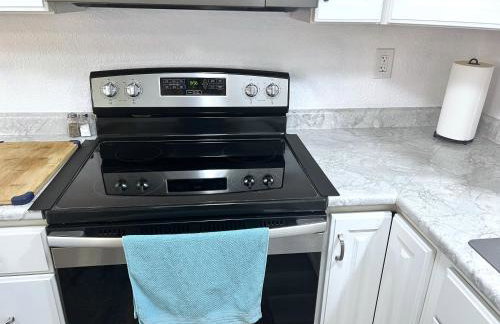 Private Lower Level Suite in Home-Sep Entrance! - Foto 10