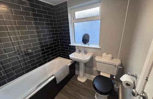 Central Near Hospital 2 Bedroom - Sleeps 4 - Self Check In - Fully Furnished - Foto 34