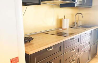 The perfect place to relax Bedroom with hot tub, beautiful tropical garden area. Bbq and big open spaces through all the house.It is located in a quiet place, but still 5 min away from the touristic Puerto Rico and walking distance from the beach - Foto 17