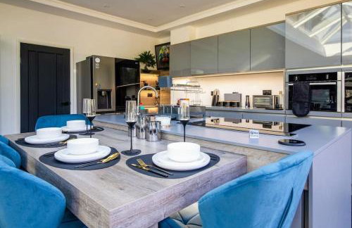 Luxury 4-Bedroom High-End Home, Includes Jacuzzi and Pool Table - Foto 50