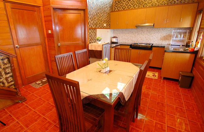 Villa ChavaMinerva Kayu - Ciater - Foto 7