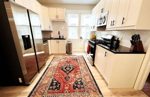 Trendy and Stylish 3BR Uptown Duplex - Foto 8