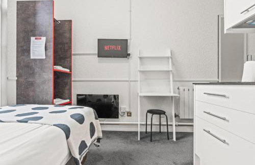 Private Studio in Dudley,Kitchen&Bathroom,Sleeps 1 - Photo 4