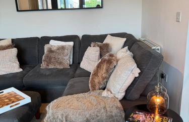 Uxbridge-Modern 2 bed Apt with Lift & Parking - Photo 22