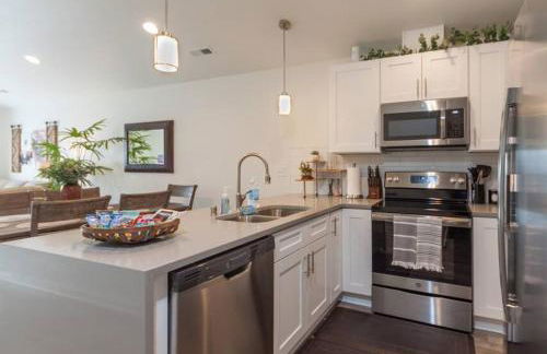 Modern Decor & Style KING bed Wifi with Garage - Foto 13