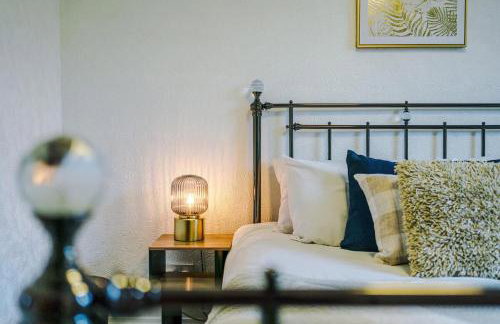 4 Bed House - Sleeps 8 - Free Parking - Manchester - Foto 21