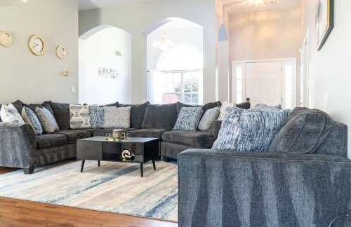 Spacious Vaulted 4BR Family Home Near Mall of GA Sleeps 12 - Foto 13