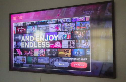 Beautiful 2 Bedroom house with big Garden & Parking fast wifi, and king size bed - Foto 3