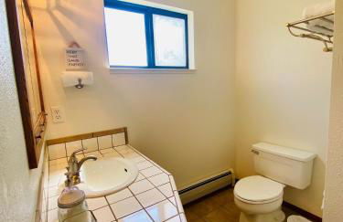 Family friendly, 3 bedroom house, with king bed for up to 15 - BBQ - Internet - jet tub - Foto 12