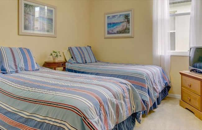 Southampton Vacation Home with Pool - Photo 6