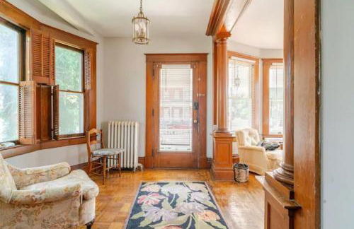 The Carew House Sleeps 10 Fenced 4BR Full Kitchen Steps2 YCP - Foto 10