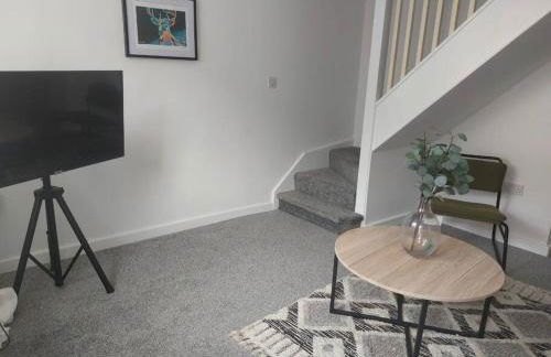 Charming 2 BedRoom Tredegar Gem. Sleeps 4 - Photo 15