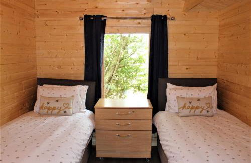 Stunning 5-Bed Cabin in Ashton Under Hill - Foto 3