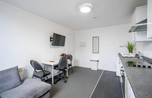 Stylish 3BR Derby Apartment - Sleeps 6, Central Location - Foto 25