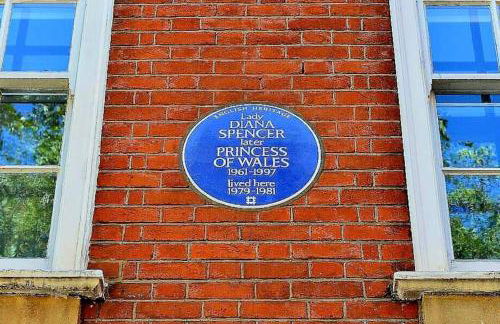 Beautiful Kensington Home with 4 beds, only 3 Minutes walk to Earls Court Station - Photo 38