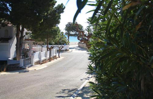 Beautiful seafront house - Photo 18