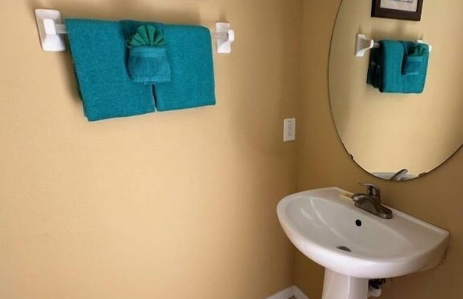 Spacious 7 Br, 4.5 Br Retreat With Pool 7 Bedroom Condo by RedAwning - Foto 16