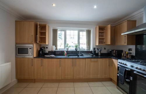 Emirates House, Luxe 5 Bed, with King sized Beds, next to Aiport & NEC, JLR 5 mins - Foto 43