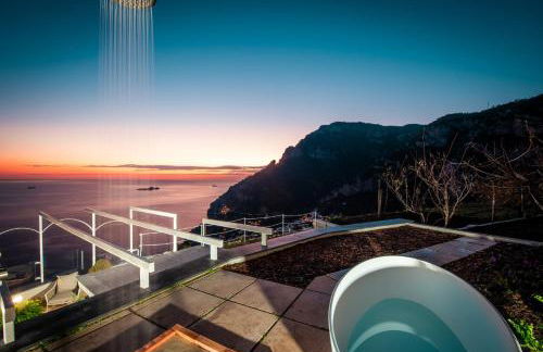 VILLA LA TAGLIATA spectacular jacuzzi tub amazing view and private parking garage - Photo 8
