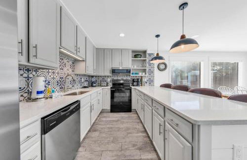 Tiki Palms Paradise by Emerald Coast Retreats - Photo 36