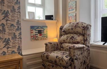 Spacious, sleeps 7, 2 baths, Central Saltash - Photo 8